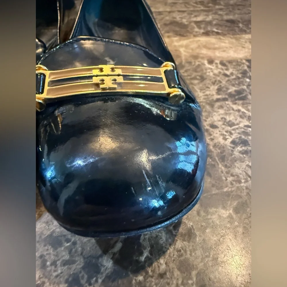 Tory Burch. Black Patent Loafers w/Gold & Brown Buckle. Size 9.5.